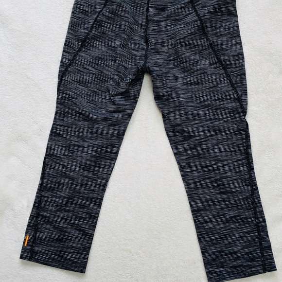 Lucy Capri yoga pants - Picture 3 of 6